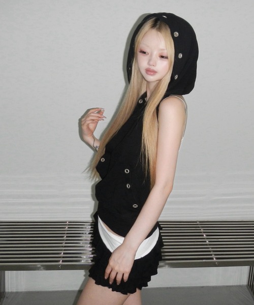 THEAIRTOWN(ジエアタウン)の「puching backless hoodie(パーカー・レディース・ブラック/グレー・FREE)」の8枚目の写真