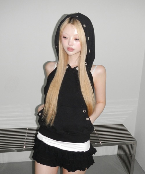 THEAIRTOWN(ジエアタウン)の「puching backless hoodie(パーカー・レディース・ブラック/グレー・FREE)」の7枚目の写真