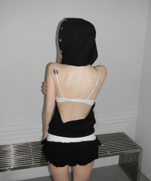 THEAIRTOWN(ジエアタウン)の「puching backless hoodie(パーカー・レディース・ブラック/グレー・FREE)」の10枚目の写真