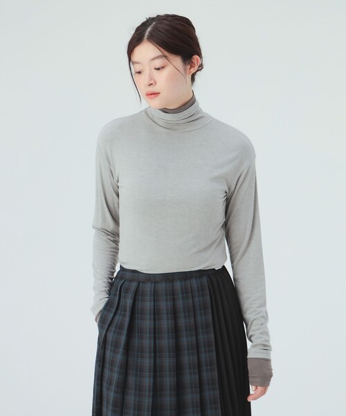 BEAMS HEART(ビームスハート)の「レイヤード風 タートルネック プルオーバー(Tシャツ/カットソー・レディース・ワイン/ホワイト系その他5/グレー・FREE)」の2枚目の写真