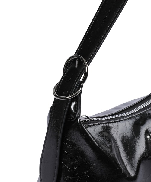 MUCENT(ムセント)の「【MUCENT/ムセント】BARB METAL LOGO 2-WAY EYELET CROSS BAG UNISEX/バブ メタル ロゴ 2way アイレット クロスバッグ ユニセックス(ショルダーバッグ・レディース・ブラック・FREE)」の5枚目の写真