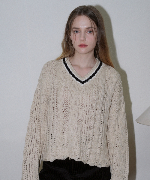 VLETI（ブレッティ）の「Cable Damage V-neck Knit (Beige)（ニット/セーター・レディース・ベージュ・FREE）」の2枚目の写真