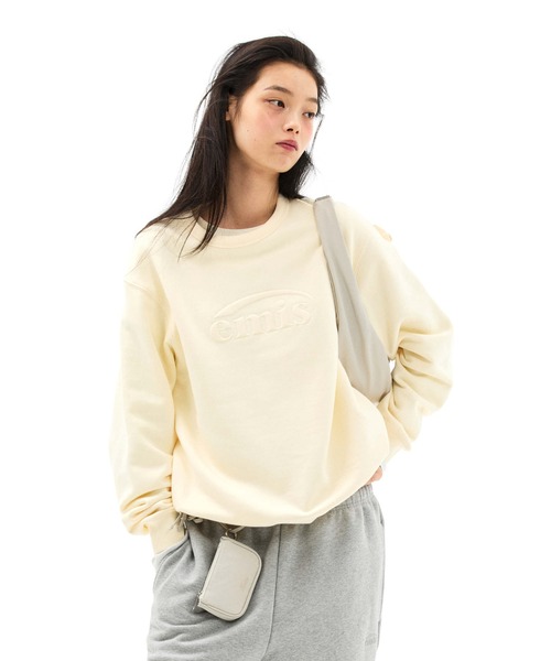 EMIS(イミス)の「EMBOSSED LOGO SWEATSHIRT(スウェット・レディース・ピンク/ネイビー/クリーム/パープル/グレー・MEDIUM/LARGE/SMALL)」の2枚目の写真