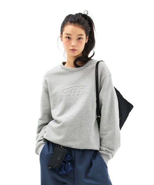 EMIS(イミス)の「EMBOSSED LOGO SWEATSHIRT(スウェット・レディース・ピンク/ネイビー/クリーム/パープル/グレー・MEDIUM/LARGE/SMALL)」の6枚目の写真