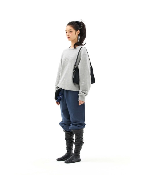 EMIS(イミス)の「EMBOSSED LOGO SWEATSHIRT(スウェット・レディース・ピンク/ネイビー/クリーム/パープル/グレー・MEDIUM/LARGE/SMALL)」の8枚目の写真