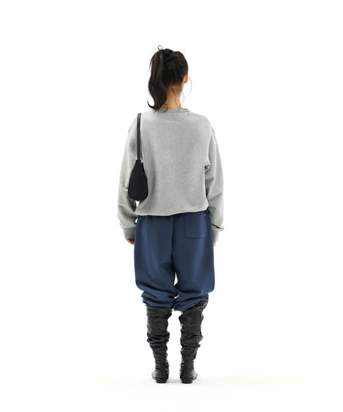 EMIS(イミス)の「EMBOSSED LOGO SWEATSHIRT(スウェット・レディース・ピンク/ネイビー/クリーム/パープル/グレー・MEDIUM/LARGE/SMALL)」の9枚目の写真