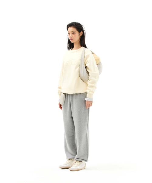 EMIS(イミス)の「EMBOSSED LOGO SWEATSHIRT(スウェット・レディース・ピンク/ネイビー/クリーム/パープル/グレー・MEDIUM/LARGE/SMALL)」の16枚目の写真
