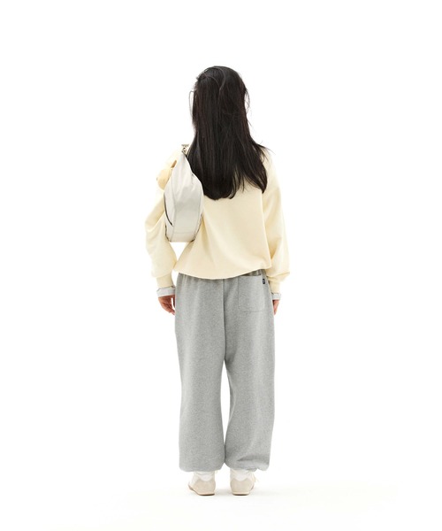 EMIS(イミス)の「EMBOSSED LOGO SWEATSHIRT(スウェット・レディース・ピンク/ネイビー/クリーム/パープル/グレー・MEDIUM/LARGE/SMALL)」の17枚目の写真