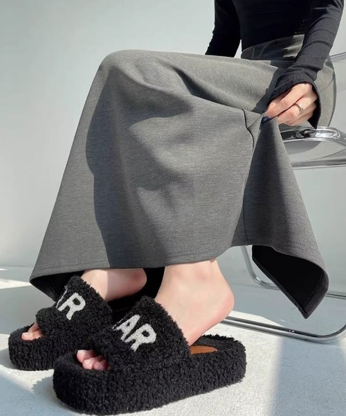 Flugge(フラッジー)の「バックスリットニットロングスカート(スカート・レディース・グレー/ブラック・LARGE/MEDIUM)」の4枚目の写真