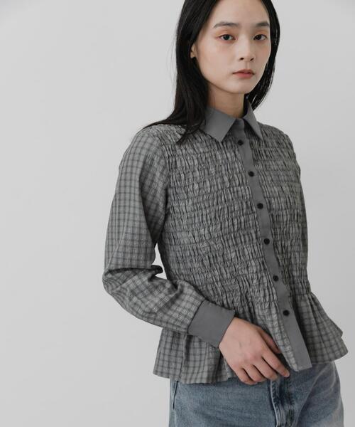 SENSE OF PLACE by URBAN RESEARCH（センスオブプレイスバイアーバンリサーチ）の「シャーリングギャザーシャツ（シャツ/ブラウス・レディース・アイボリー/ブラウン/グレー系その他・ONE）」の11枚目の写真