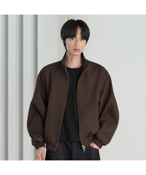 HYOJI(ヒョージ)の「26 FW ハイネック ブルゾン カーブド クロップド ジャケット (3カラー)(その他アウター・メンズ・チャコール/ブラウン/ブラック・L/M)」の3枚目の写真