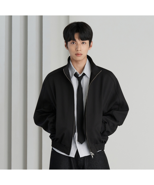 HYOJI(ヒョージ)の「26 FW ハイネック ブルゾン カーブド クロップド ジャケット (3カラー)(その他アウター・メンズ・チャコール/ブラウン/ブラック・L/M)」の1枚目の写真