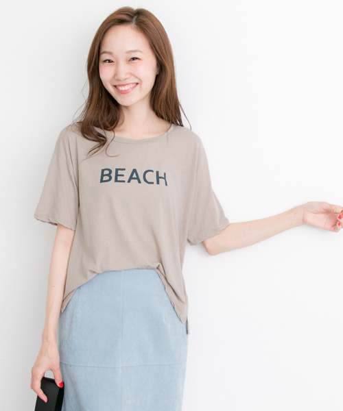 URBAN RESEARCH(アーバンリサーチ)の「UR ロゴプリントガーゼ天竺Tシャツ(Tシャツ/カットソー・レディース・オフホワイト/グレー系その他/カーキ・FREE)」の3枚目の写真