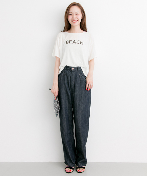 URBAN RESEARCH(アーバンリサーチ)の「UR ロゴプリントガーゼ天竺Tシャツ(Tシャツ/カットソー・レディース・オフホワイト/グレー系その他/カーキ・FREE)」の4枚目の写真