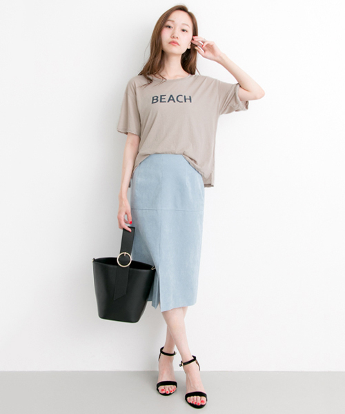 URBAN RESEARCH(アーバンリサーチ)の「UR ロゴプリントガーゼ天竺Tシャツ(Tシャツ/カットソー・レディース・オフホワイト/グレー系その他/カーキ・FREE)」の5枚目の写真