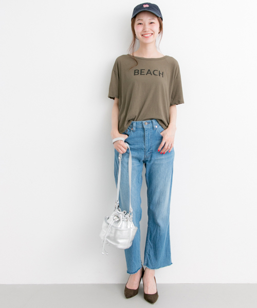 URBAN RESEARCH(アーバンリサーチ)の「UR ロゴプリントガーゼ天竺Tシャツ(Tシャツ/カットソー・レディース・オフホワイト/グレー系その他/カーキ・FREE)」の6枚目の写真