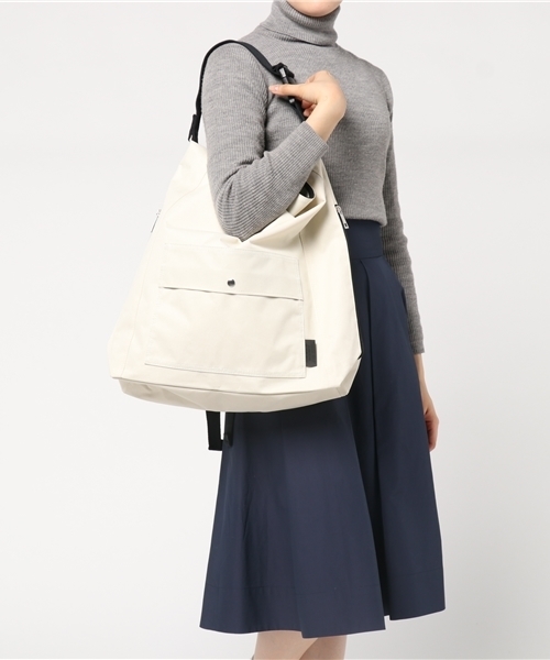LBC（エルビーシー）の「ポリキャンバス2WAYリュック          （バックパック/リュック・レディース・ブラック/オフホワイト/ネイビー・ONE SIZE）」の10枚目の写真