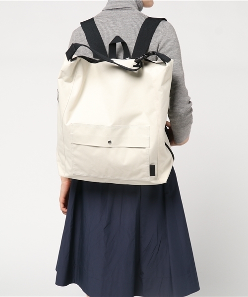 LBC（エルビーシー）の「ポリキャンバス2WAYリュック          （バックパック/リュック・レディース・ブラック/オフホワイト/ネイビー・ONE SIZE）」の11枚目の写真