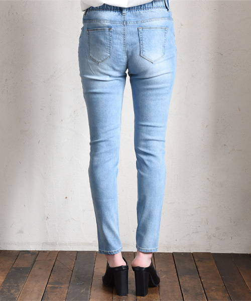 Luz Llena（ラズレナ）の「ブリーチ加工ストレッチデニムレギンス（デニムパンツ・レディース・ブルー・SMALL/LARGE/MEDIUM）」の2枚目の写真