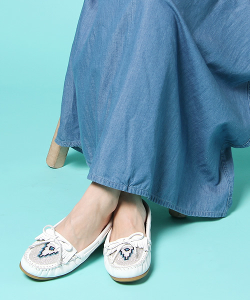 Minnetonka（ミネトンカ）の「 ■[ミネトンカ]MINNETONKA NEWビーズモカシンシューズ（その他シューズ・レディース・オフホワイト/ベージュ・5/6/7）」の7枚目の写真