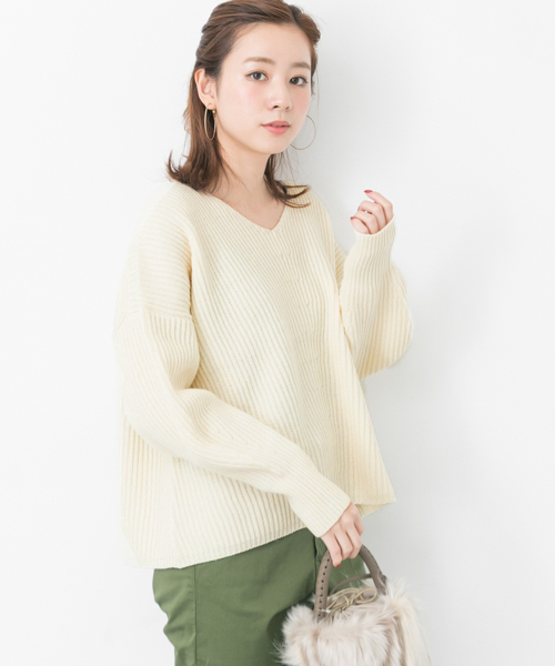 URBAN RESEARCH（アーバンリサーチ）の「畦ショート丈ボリュームニット（ニット/セーター・レディース・モカ/グレー/オフホワイト・FREE）」の2枚目の写真