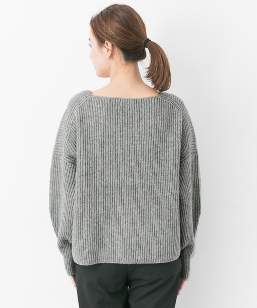 URBAN RESEARCH（アーバンリサーチ）の「畦ショート丈ボリュームニット（ニット/セーター・レディース・モカ/グレー/オフホワイト・FREE）」の12枚目の写真