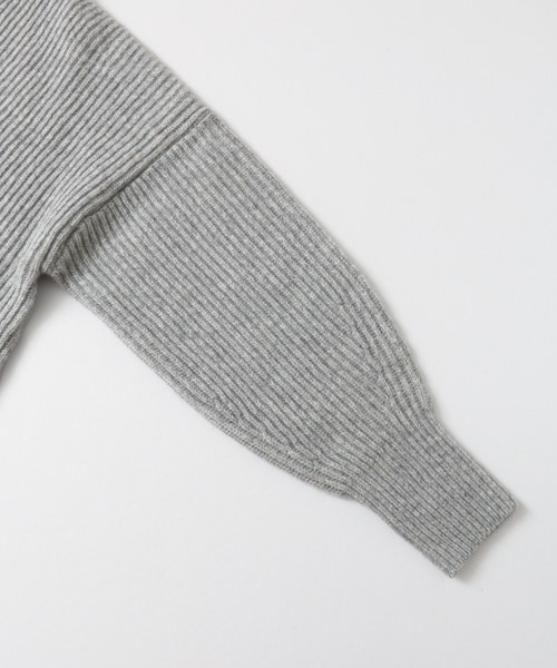 URBAN RESEARCH（アーバンリサーチ）の「畦ショート丈ボリュームニット（ニット/セーター・レディース・モカ/グレー/オフホワイト・FREE）」の17枚目の写真