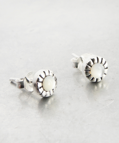 TONE SELECT GOODS（トーンセレクトグッズ）の「【925 SILVER ACC】サンラウンドストーンピアスSV925(OG)（ピアス（両耳用）・レディース・ホワイト/ブラック/ターコイズブルー・FREE）」の2枚目の写真