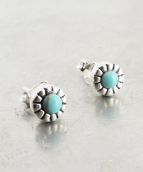 TONE SELECT GOODS（トーンセレクトグッズ）の「【925 SILVER ACC】サンラウンドストーンピアスSV925(OG)（ピアス（両耳用）・レディース・ホワイト/ブラック/ターコイズブルー・FREE）」の3枚目の写真