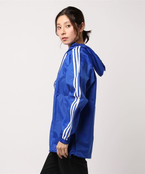 adidas（アディダス）の「adidas:NOVA PONCHO（ポンチョ・レディース・ライトブルー・ONE SIZE）」の2枚目の写真