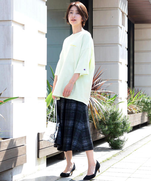 Champion（チャンピオン）の「【別注】＜Champion（チャンピオン）＞∴リバースウィーブTシャツ o（Tシャツ/カットソー・レディース・ベージュ/パープル/イエロー/ダークグリーン・MEDIUM）」の6枚目の写真