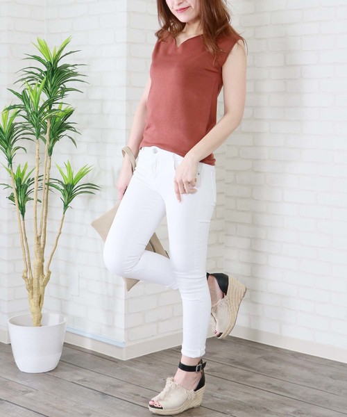 HER CLOSET(ハークローゼット)の「【HER CLOSET】ハートネックノースリニット(Tシャツ/カットソー・レディース・ブルー/グリーン/マスタード/モカ・M)」の6枚目の写真