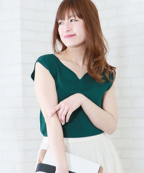 HER CLOSET(ハークローゼット)の「【HER CLOSET】ハートネックノースリニット(Tシャツ/カットソー・レディース・ブルー/グリーン/マスタード/モカ・M)」の7枚目の写真