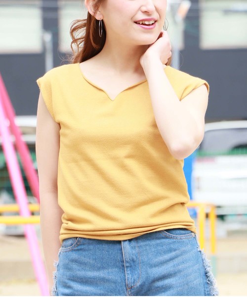 HER CLOSET(ハークローゼット)の「【HER CLOSET】ハートネックノースリニット(Tシャツ/カットソー・レディース・ブルー/グリーン/マスタード/モカ・M)」の10枚目の写真