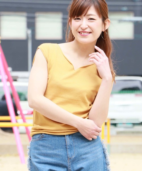 HER CLOSET(ハークローゼット)の「【HER CLOSET】ハートネックノースリニット(Tシャツ/カットソー・レディース・ブルー/グリーン/マスタード/モカ・M)」の11枚目の写真