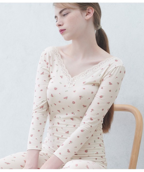 PEACH JOHN（ピーチジョン）の「【乾燥する季節に嬉しい！薄手でもたつかずフィット。抗菌防臭・消臭加工した汗取りパッド付き】Ｉｔ’ｓモイスティ９分袖（インナーウェア/肌着・レディース・ブラック/ネイビー/オフホワイト/ピンク/グレー/ブラック系その他/ホワイト系その他/ピンク系その他/チャコール/スモークピンク/ブルー/ホワイト系その他2/グレー系その他/ライトピンク/チャコールグレー/コーラルピンク/ホワイト×グレー/ブラック×ピンク/ダークグレー/スミクロ/ホワイト×ピンク/ヘザーチャコール/チャコールグレー×ブラック/ライトベージュ/ダークネイビー/ライトグレー/ドット/ヘザーグレー/ホワイト×レッド/グレイッシュベージュ/ピンクベージュ/アイボリー・SMALL/MEDIUM/LARGE）」の3枚目の写真