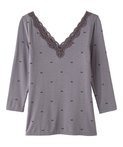 PEACH JOHN（ピーチジョン）の「【乾燥する季節に嬉しい！薄手でもたつかずフィット。抗菌防臭・消臭加工した汗取りパッド付き】Ｉｔ’ｓモイスティ９分袖（インナーウェア/肌着・レディース・ブラック/ネイビー/オフホワイト/ピンク/グレー/ブラック系その他/ホワイト系その他/ピンク系その他/チャコール/スモークピンク/ブルー/ホワイト系その他2/グレー系その他/ライトピンク/チャコールグレー/コーラルピンク/ホワイト×グレー/ブラック×ピンク/ダークグレー/スミクロ/ホワイト×ピンク/ヘザーチャコール/チャコールグレー×ブラック/ライトベージュ/ダークネイビー/ライトグレー/ドット/ヘザーグレー/ホワイト×レッド/グレイッシュベージュ/ピンクベージュ/アイボリー・SMALL/MEDIUM/LARGE）」の18枚目の写真