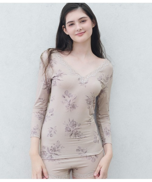 PEACH JOHN（ピーチジョン）の「【乾燥する季節に嬉しい！薄手でもたつかずフィット。抗菌防臭・消臭加工した汗取りパッド付き】Ｉｔ’ｓモイスティ９分袖（インナーウェア/肌着・レディース・ブラック/ネイビー/オフホワイト/ピンク/グレー/ブラック系その他/ホワイト系その他/ピンク系その他/チャコール/スモークピンク/ブルー/ホワイト系その他2/グレー系その他/ライトピンク/チャコールグレー/コーラルピンク/ホワイト×グレー/ブラック×ピンク/ダークグレー/スミクロ/ホワイト×ピンク/ヘザーチャコール/チャコールグレー×ブラック/ライトベージュ/ダークネイビー/ライトグレー/ドット/ヘザーグレー/ホワイト×レッド/グレイッシュベージュ/ピンクベージュ/アイボリー・SMALL/MEDIUM/LARGE）」の22枚目の写真