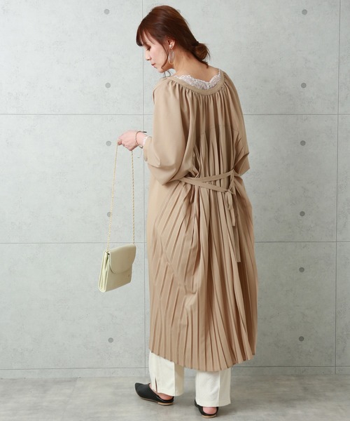 libelle more（リベル モア）の「シアーバックプリーツガウンワンピース（ワンピース・レディース・ベージュ/モカ/ブラック・FREE）」の3枚目の写真