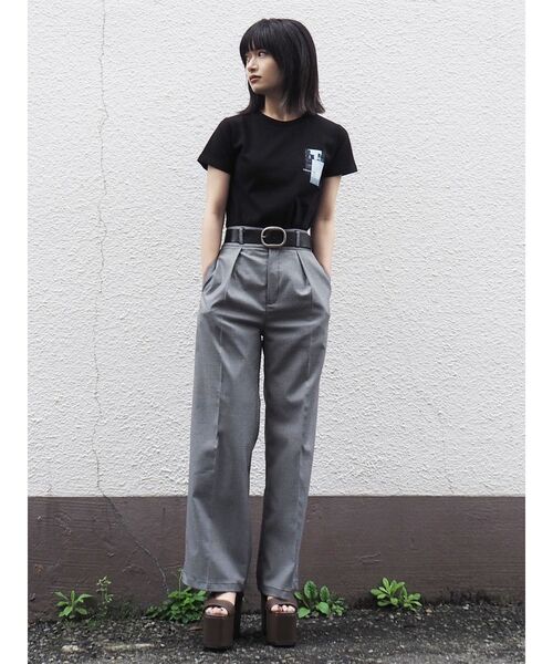 EMODA(エモダ)の「グラフィックレイヤーミニマルTシャツ(Tシャツ/カットソー・レディース・ホワイト/ブラック/パープル・FREE)」の8枚目の写真