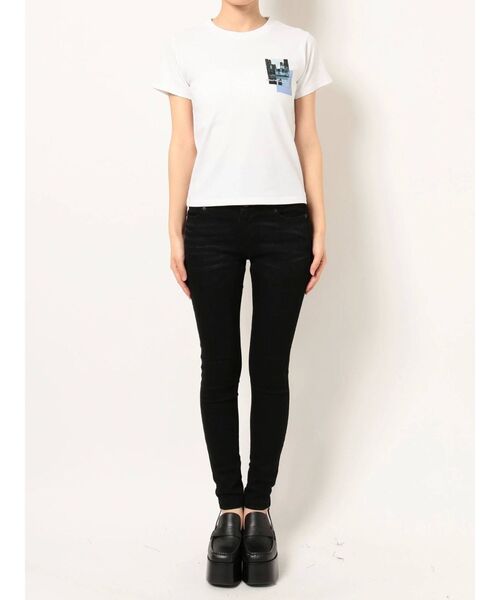 EMODA(エモダ)の「グラフィックレイヤーミニマルTシャツ(Tシャツ/カットソー・レディース・ホワイト/ブラック/パープル・FREE)」の6枚目の写真