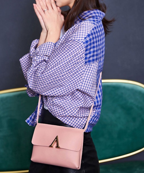 STYLEBLOCK(スタイルブロック)の「VカットデザインPUレザーショルダーバッグ(ショルダーバッグ・レディース・ピンク/グレー/ブルー/レッド/ブラウン/ブラック/カーキ・FREE)」の6枚目の写真