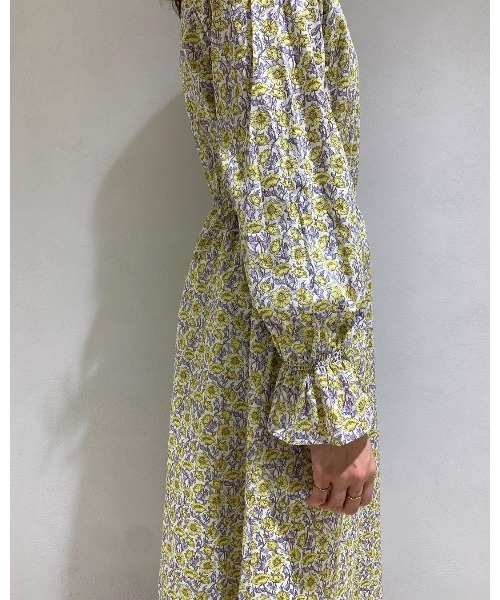 Te chichi（テチチ）の「リバティウエスト切替ワンピース
