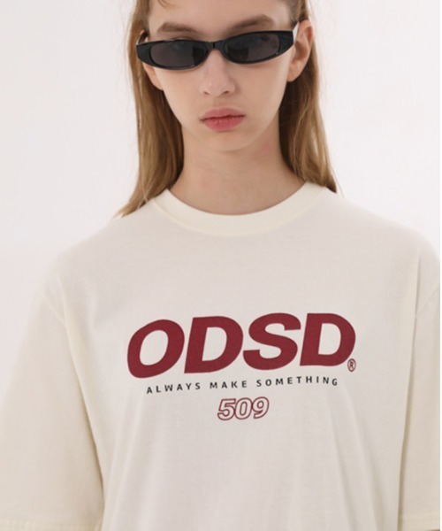 ODD STUDIO（オッドスタジオ）の「【ODD STUDIO】ODSD LOGO T-SHIRT / オッドスタジオ シグネチャー ロゴ Tシャツ（Tシャツ/カットソー・レディース・ホワイト/ブルー/ブラック/ネイビー/パープル/チャコールグレー/ブルーグレー/アイボリー・MEDIUM/LARGE）」の3枚目の写真