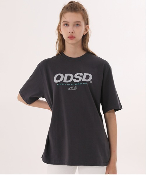 ODD STUDIO（オッドスタジオ）の「【ODD STUDIO】ODSD LOGO T-SHIRT / オッドスタジオ シグネチャー ロゴ Tシャツ（Tシャツ/カットソー・レディース・ホワイト/ブルー/ブラック/ネイビー/パープル/チャコールグレー/ブルーグレー/アイボリー・MEDIUM/LARGE）」の14枚目の写真