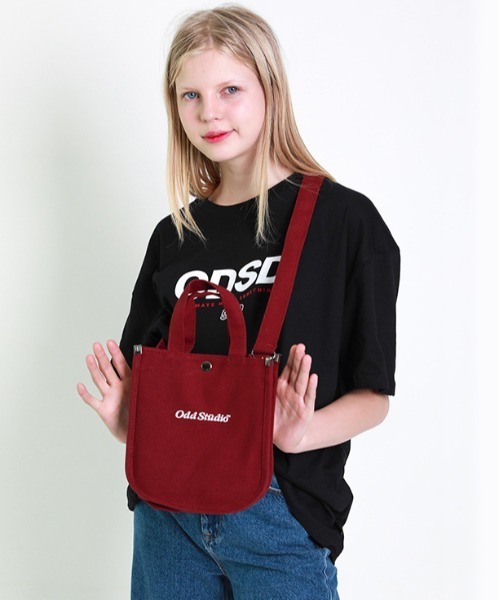 ODD STUDIO（オッドスタジオ）の「【ODD STUDIO】ODSD LOGO T-SHIRT / オッドスタジオ シグネチャー ロゴ Tシャツ（Tシャツ/カットソー・レディース・ホワイト/ブルー/ブラック/ネイビー/パープル/チャコールグレー/ブルーグレー/アイボリー・MEDIUM/LARGE）」の19枚目の写真