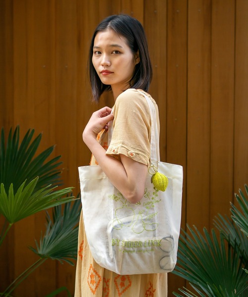 ACCOMMODE（アコモデ）の「シアーラックトート（トートバッグ・レディース・ブルー/ラベンダー/ベージュ/ホワイト・FREE）」の2枚目の写真