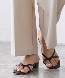 スクエアトゥトングサンダル