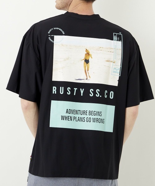 RUSTY(ラスティ)の「【RUSTY / ラスティー】バックプリントTシャツ / ユニセックス(Tシャツ/カットソー・メンズ・ホワイト/ブラック・MEDIUM/LARGE)」の2枚目の写真