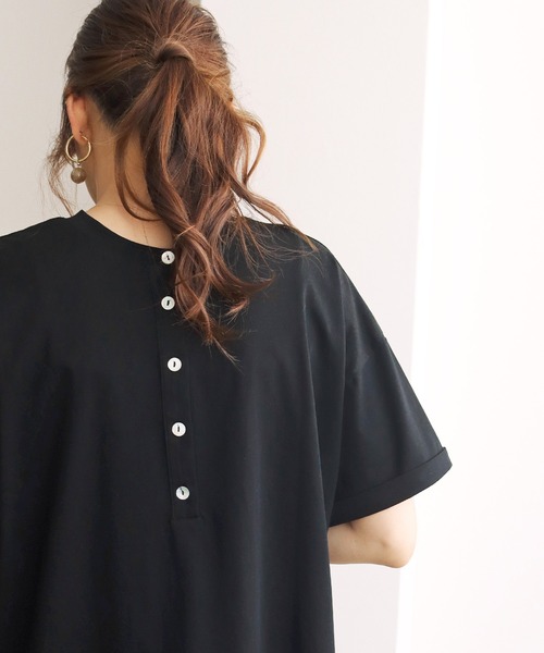 HER CLOSET（ハークローゼット）の「【HERCLOSET】ドライタッチコットン100%バックヘンリーTシャツ（Tシャツ/カットソー・レディース・ホワイト/ブラック/ピンク/ブルー/モカ・M）」の2枚目の写真